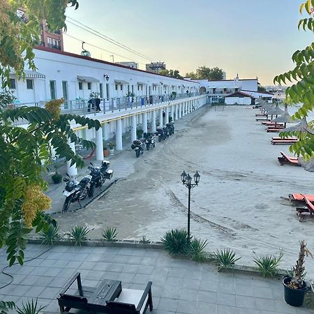 Hostel Cazino Nord Rooms Мамая Екстериор снимка