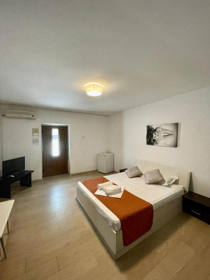 Hostel Cazino Nord Rooms Мамая Екстериор снимка