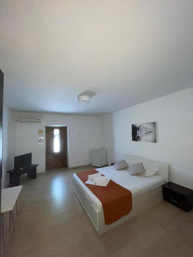 Hostel Cazino Nord Rooms Мамая Екстериор снимка
